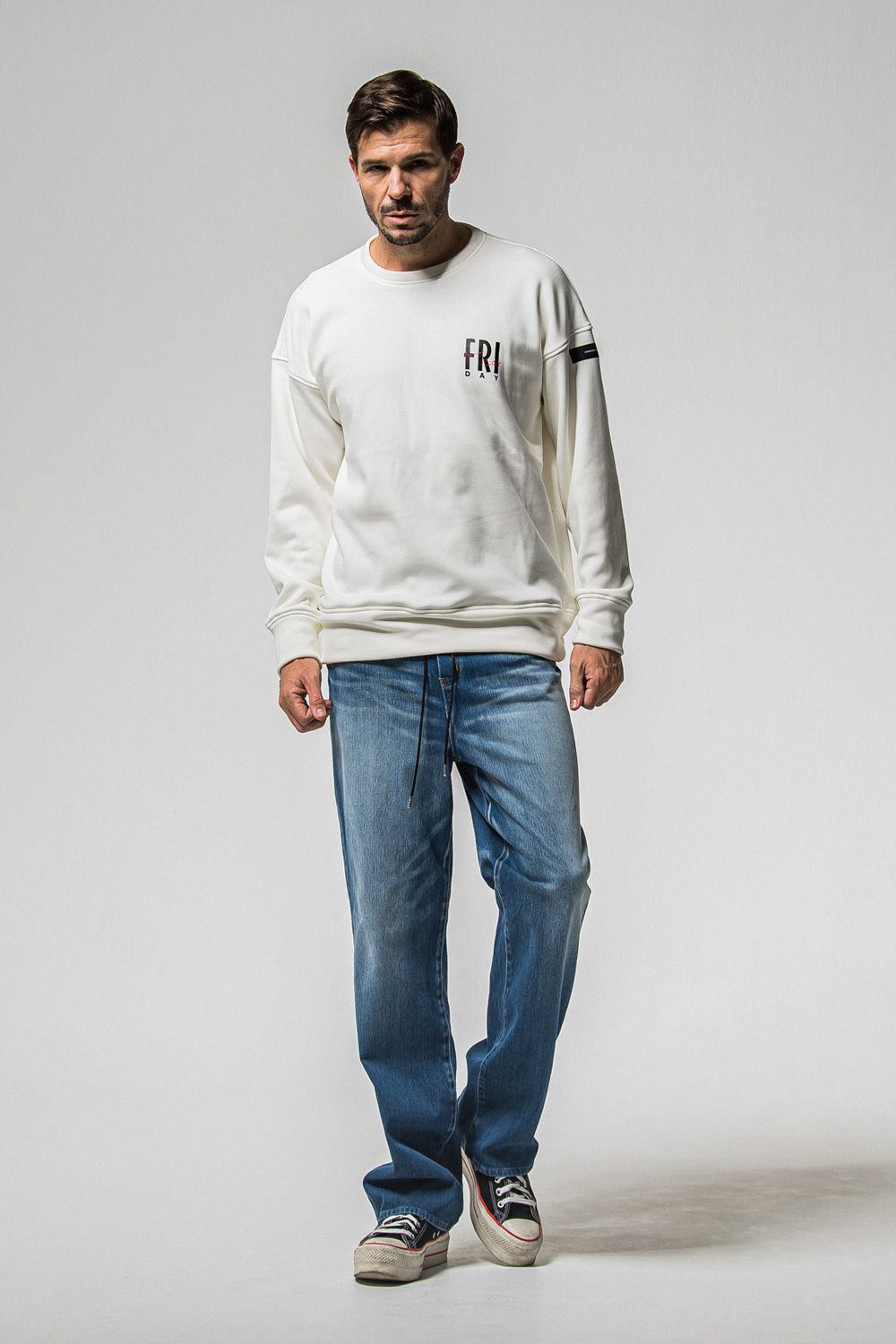 FRAIDAY STANDARD LOGO VELOURS FLEECE TRAINER / 裏ベロアフリース ロゴ ロングスリーブ トレーナー (ホワイト) (11月上旬入荷予定) ※オーダー締切：9月1日(月)18:00