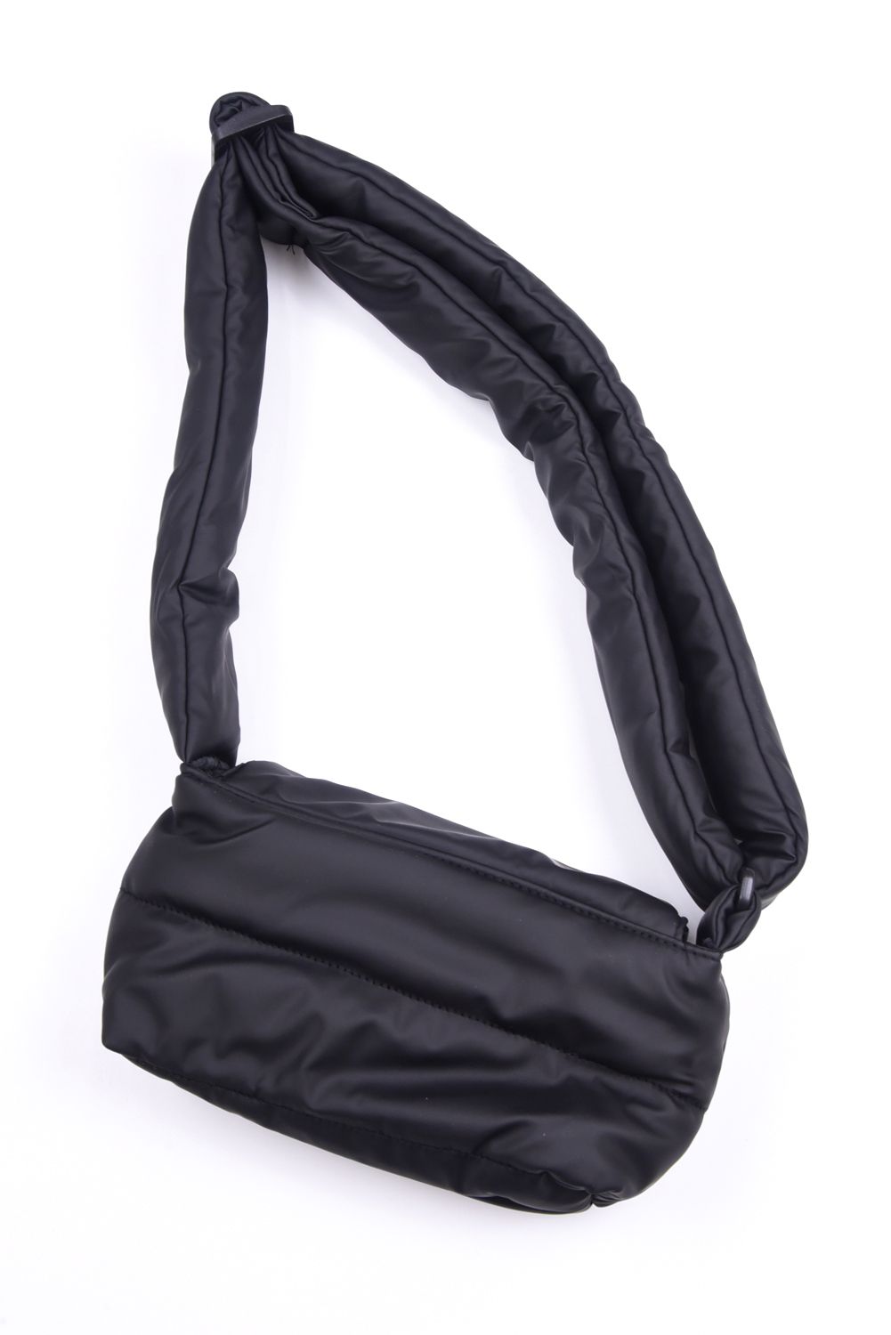 LIGHT SYNTHETIC LEATHER MINI PADDED SHOULDER BAG / シルバーロゴプレート パデッド ショルダーバッグ (ブラック)