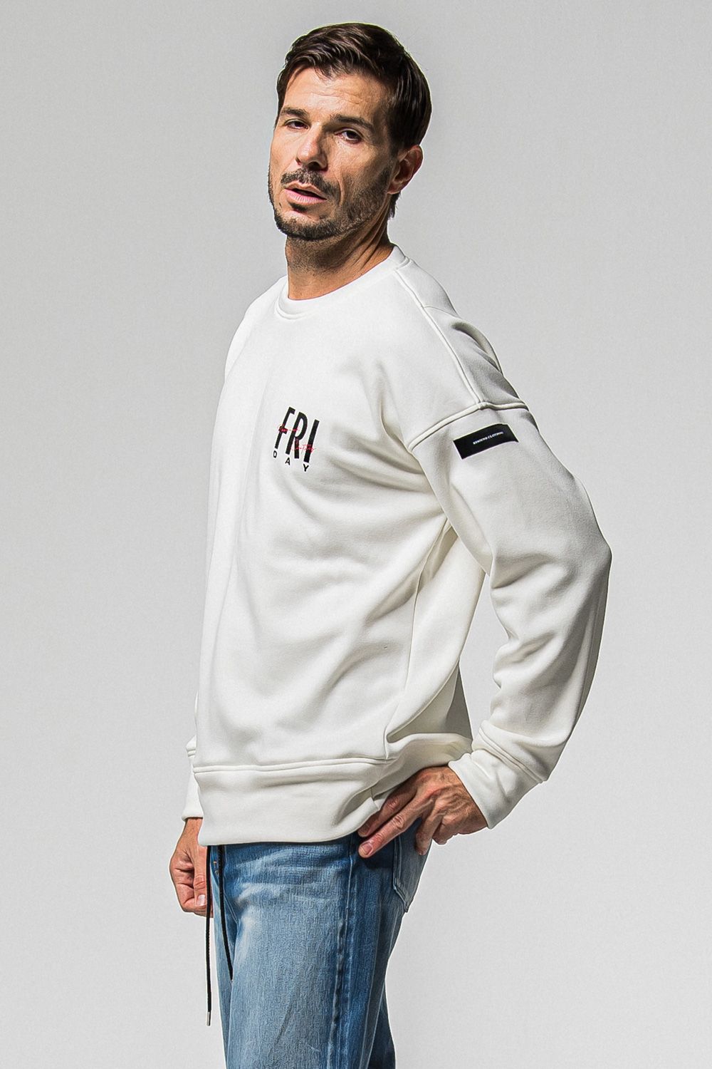 FRAIDAY STANDARD LOGO VELOURS FLEECE TRAINER / 裏ベロアフリース ロゴ ロングスリーブ トレーナー (ホワイト) (11月上旬入荷予定) ※オーダー締切：9月1日(月)18:00