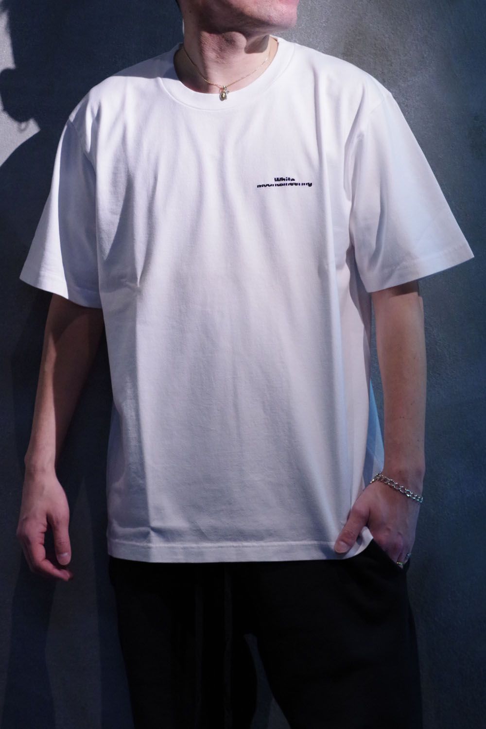 LOGO EMBROIDARY T-SHIRT / ワンポイントロゴ 刺繍  クルーネック 半袖 Tシャツ ホワイト
