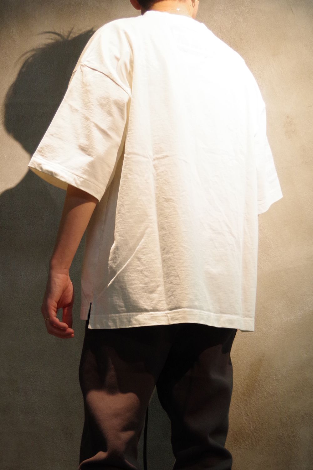 PRINTED TEE 2 / プリントロゴ クルーネック 半袖Tシャツ ホワイト