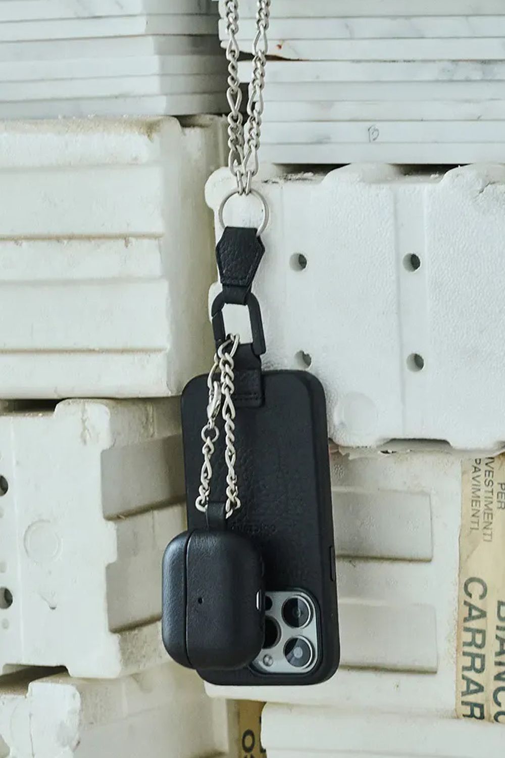 LEATHER AirPods Pro CASE WITH CHAIN / チェーン付レザーAirPods Proケース (ブラック)