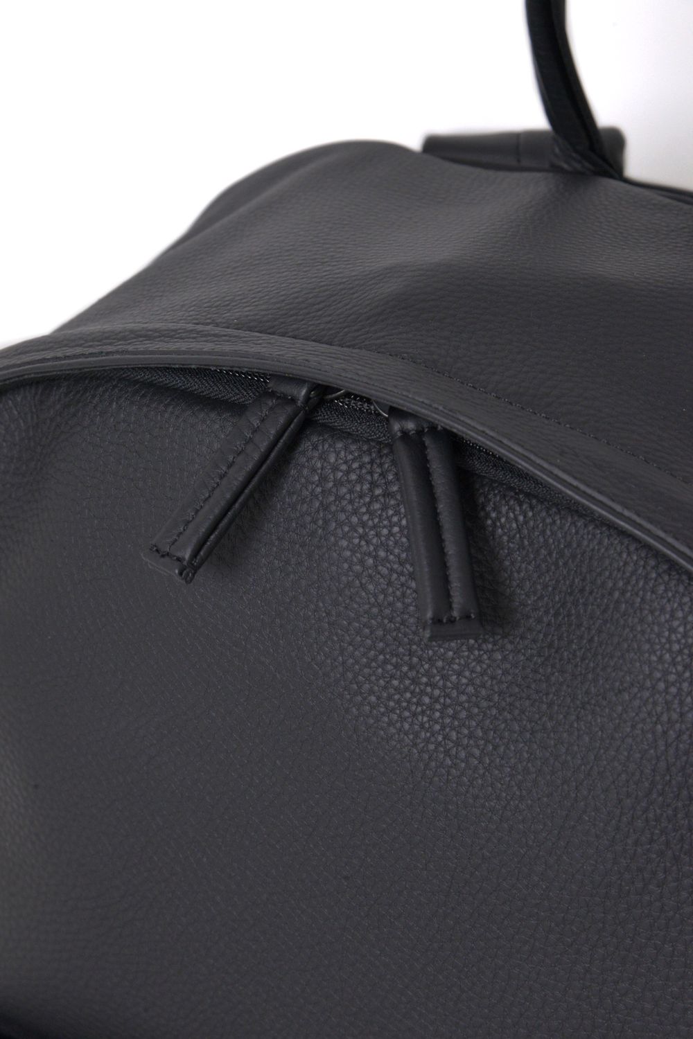 ESSENTIAL LEATHER DAYPACK MEDIUM / 防水レザー デイパック (ブラック)