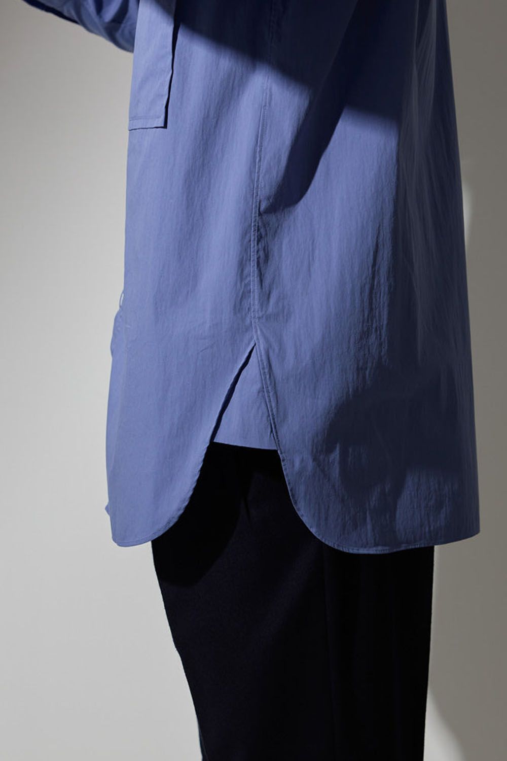 W POCKET STANDCOLLAR SHIRT - TYPEWRITER / タイプライター ダブルポケットシャツ ライトブルー