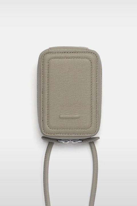 STRAPPED-ACCESSORY-MICROBAG / ストラップ付き MagSafe対応 ショルダーマイクロバッグ (トープ)