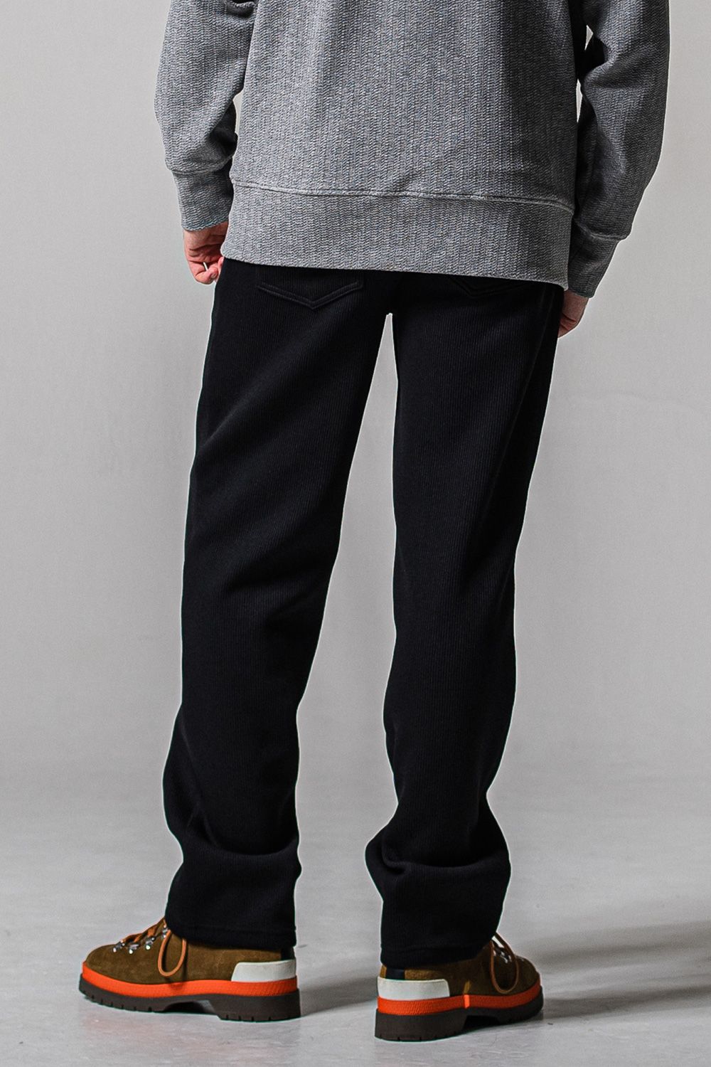 AZE WIDE TUCK PANTS / 畔編みニット生地 セミワイドシルエット イージータックパンツ (ブラック) (1月中旬入荷予定)