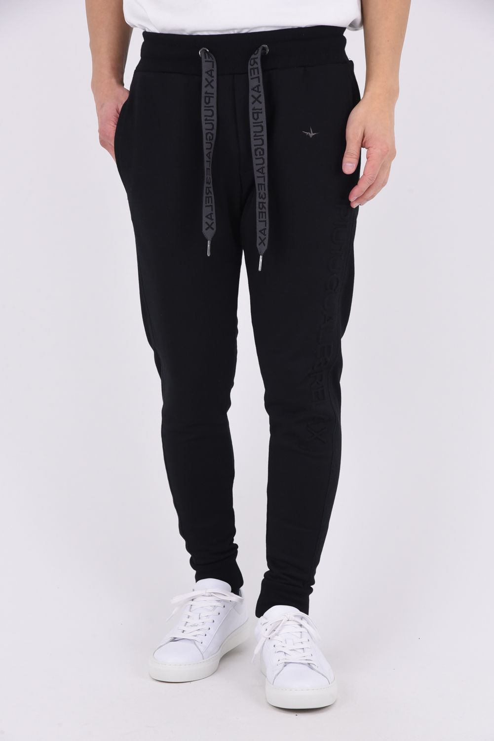 【26SS】 EMBOSSED LOGO JOGGER PANTS / エンボスロゴ ジョガーパンツ (ブラック)
