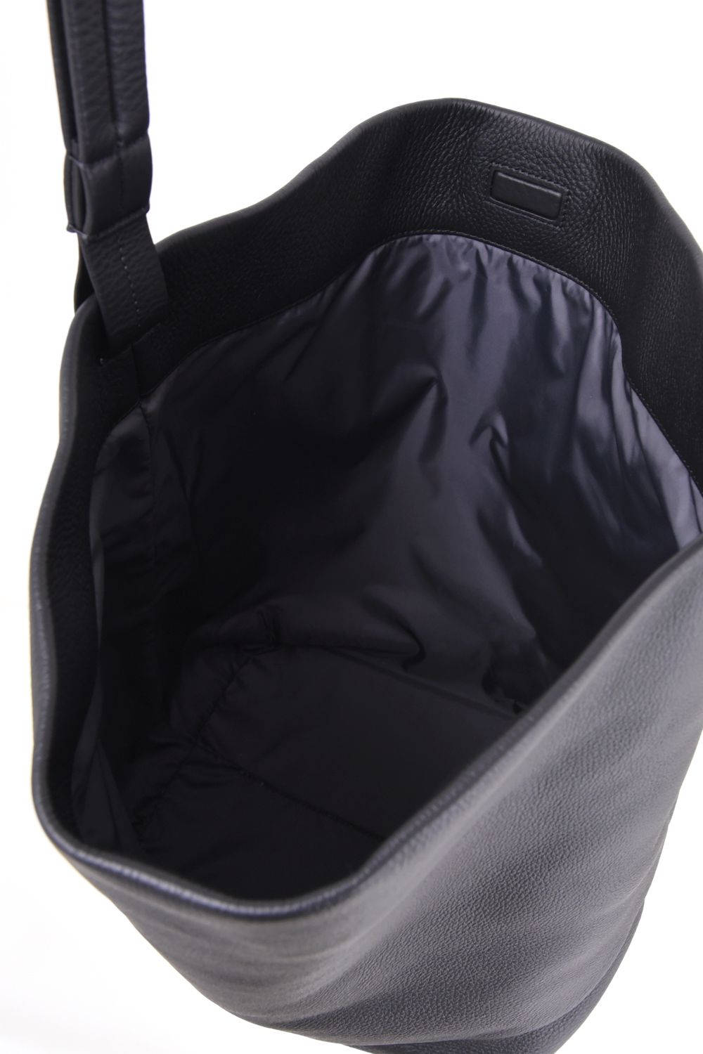 ESSENTIAL DAILY HOBO MEDIUM / シュリンクレザー ミディアムサイズ ショルダートートバッグ (ブラック)