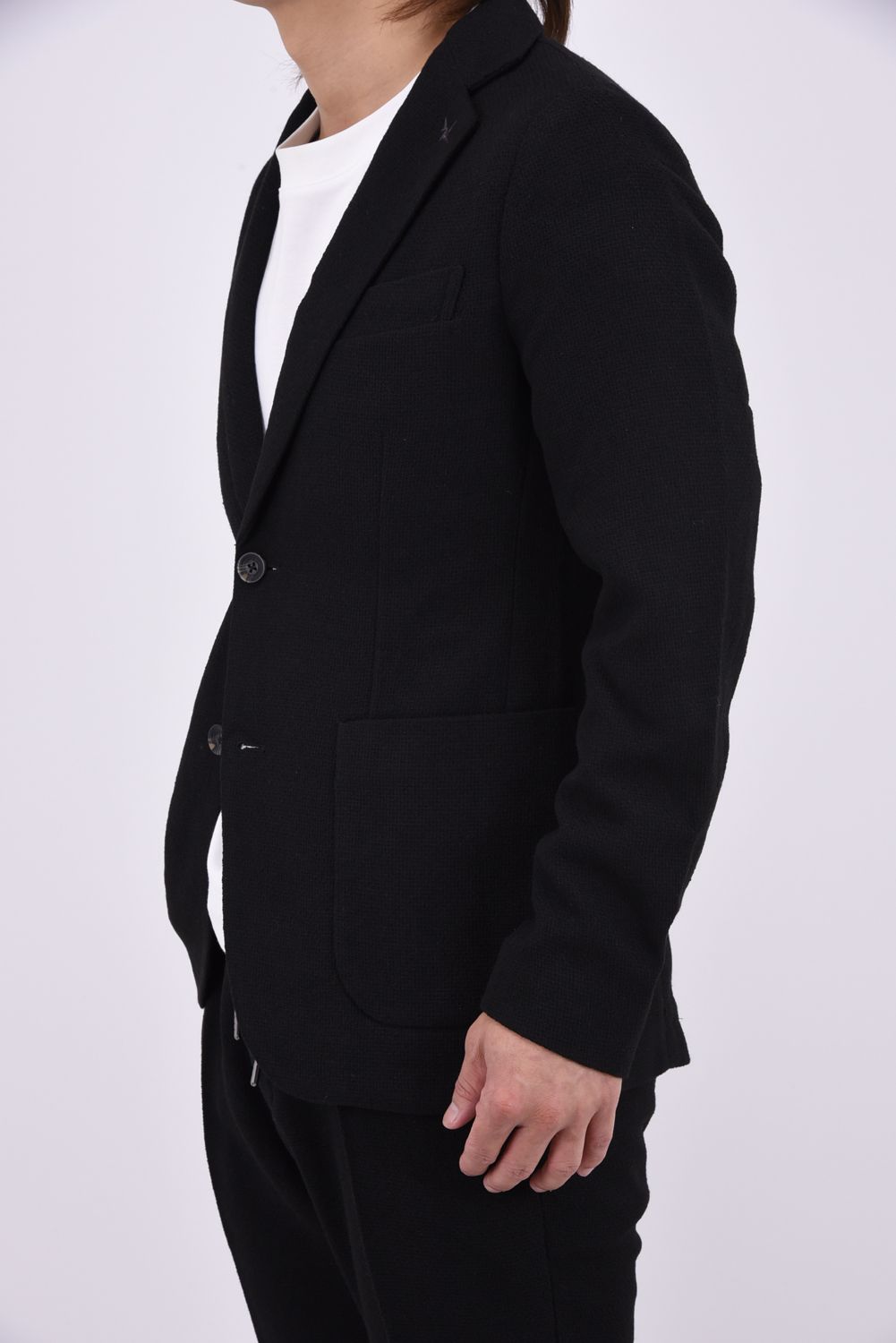 【26AW】【セットアップ】 WOOL-BLEND CAMO-EMBOSSED JACKET & SLACKS / ウール混 エンボスカモフラージュ テーラードシングルジャケット&イージースラックス (ブラック)