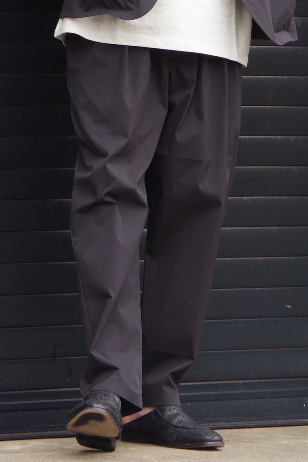 【BLK】 SOLOTEX 3 TUCKED EASY TAPERED PANTS / ソロテックス 3タック イージーテーパード パンツ ブラック