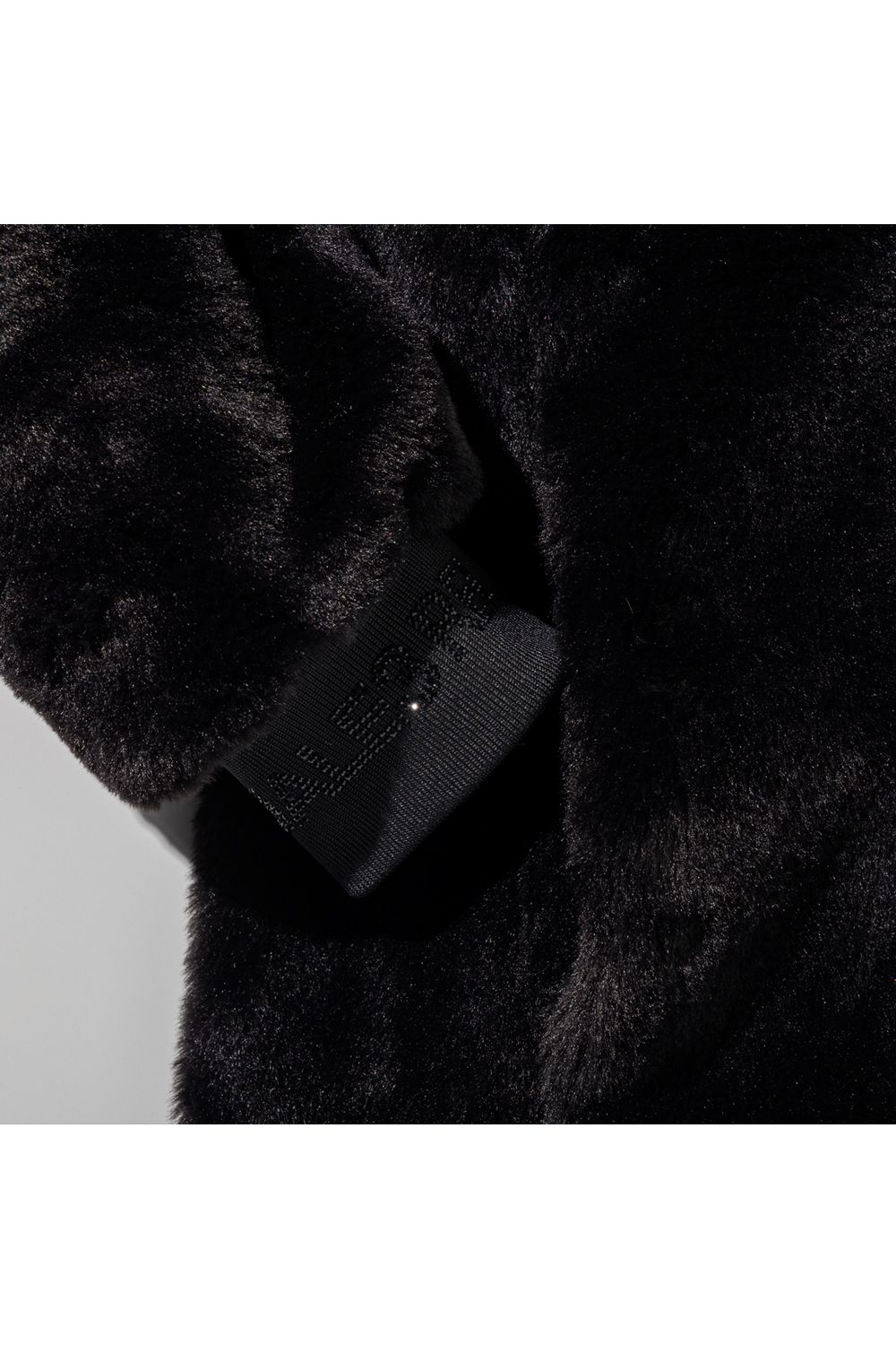 FUR BLOUSON WITH LOGO ON THE HEM / リブ フーデッドファーブルゾン (ブラック) (9月上旬入荷予定)