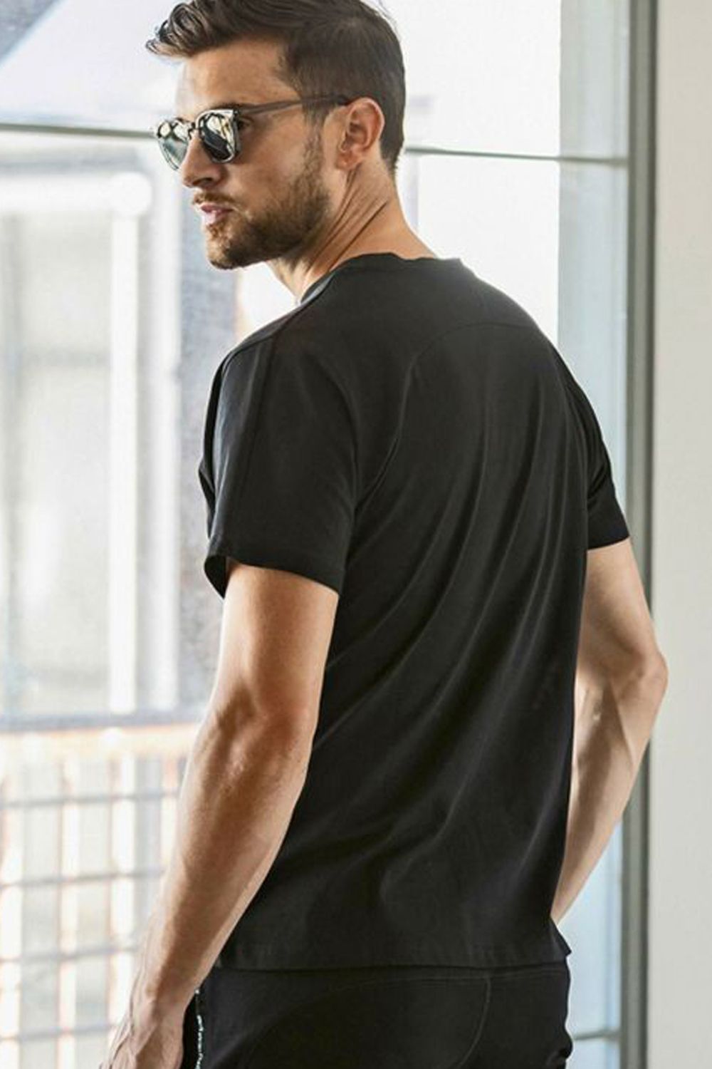 SIDE RHINESTONE T-SHIRT / サイドラインストーンロゴ クルーネックTシャツ ブラック