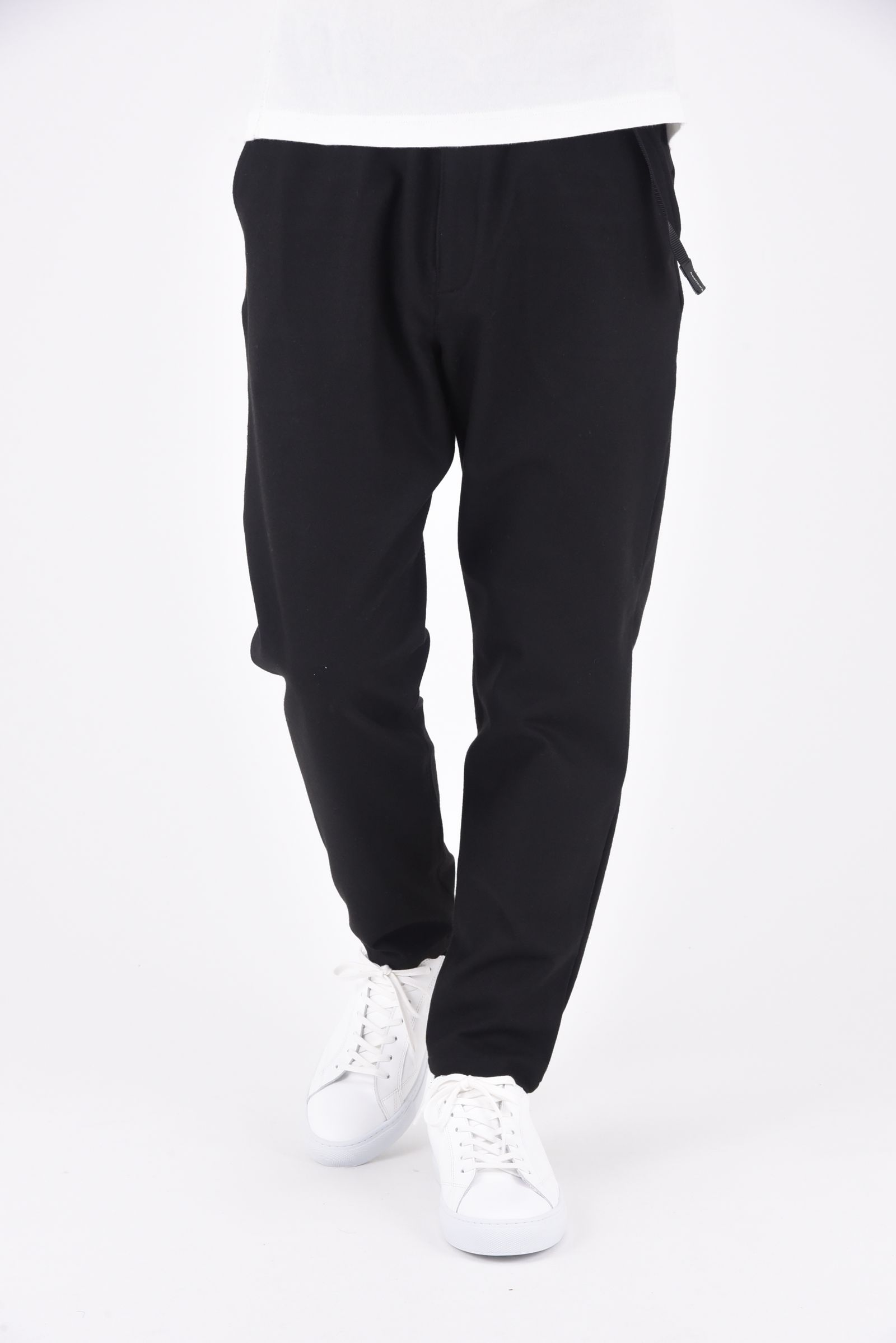 【STAFF RECOMMENDED ITEM】 PAT WIDE EASY PANTS / ストレッチツイル ウェビングベルト付き イージースラックス ブラックウール