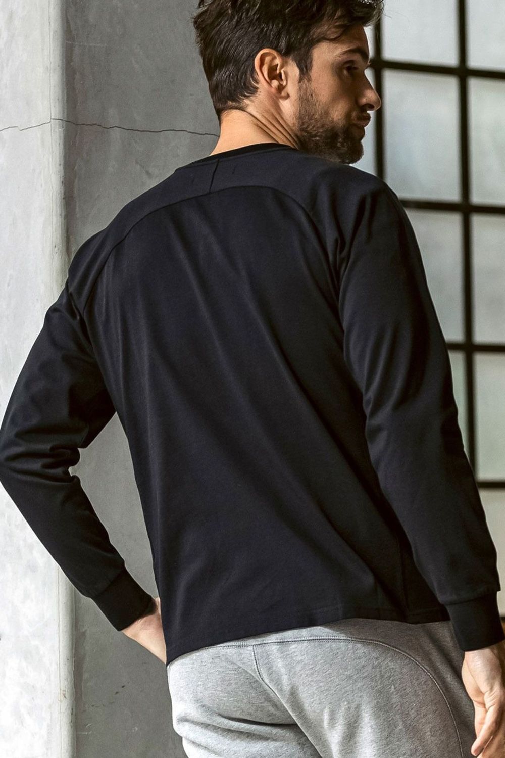 国内発送【1PIU1UGUALE3 RELAX】袖ロゴアップリケロングTシャツ ust-23015-1.jpg