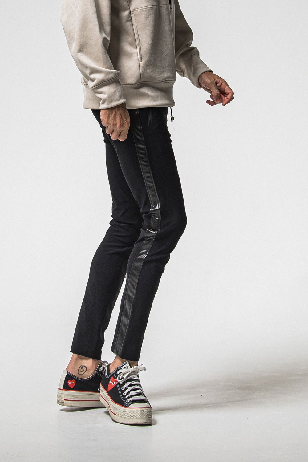LEATHER LINE TRUCK PT / 高機能ナイロン レザー切り替えサイドライン トラックパンツ (ブラック/ブラック) (1月上旬頃入荷予定) ※オーダー締切：9月1日(月)18:00