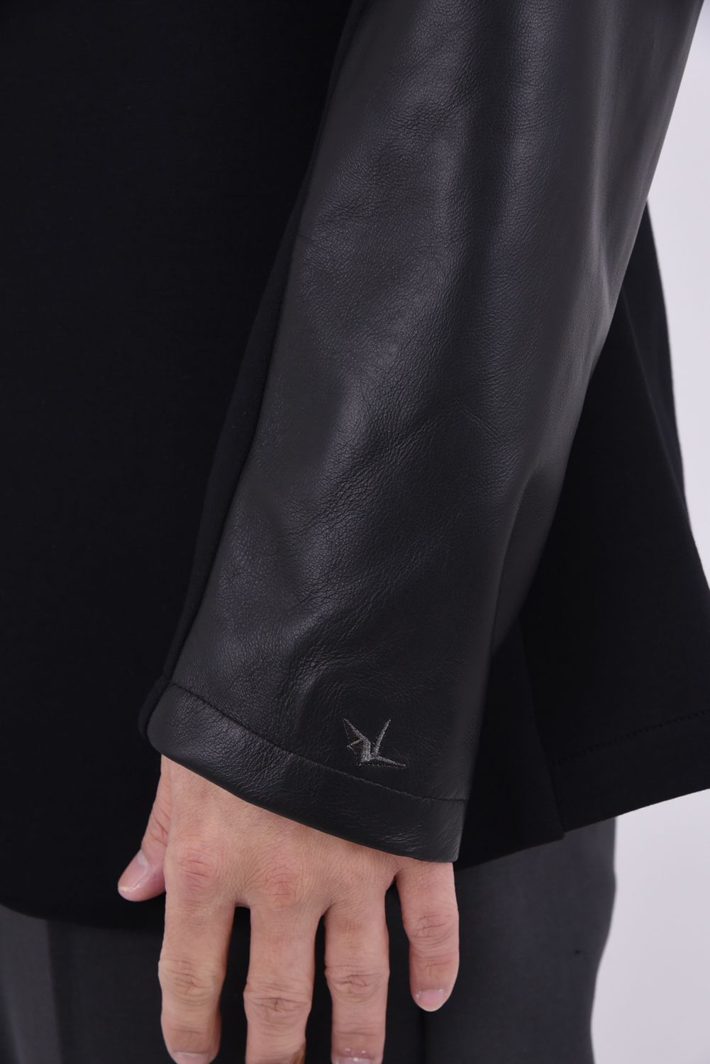 SLEEVE LEATHER COLLARLESS JACKET / レザースリーブ ノーカラー ジャケット (ブラック)