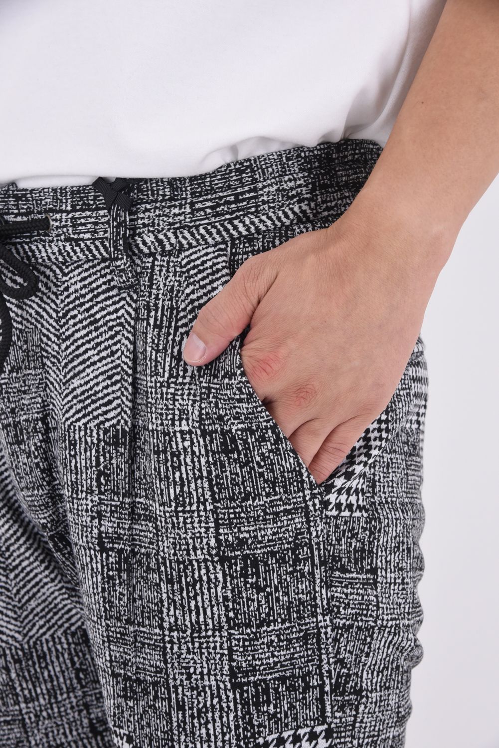 JJACQUARD SLACKS / ハウンドトゥースジャガードスラックス （ブラック）