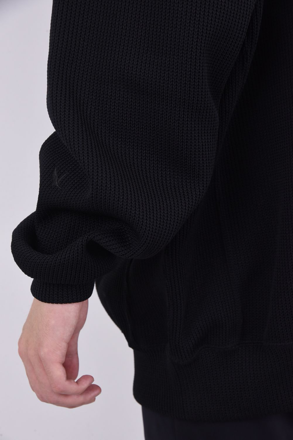 《1PIU1UGUALE3 SPORT》 113 SPORT KNIT BIG CREW / 113ロゴ ジャガード編み ニット クルーネック ブラック
