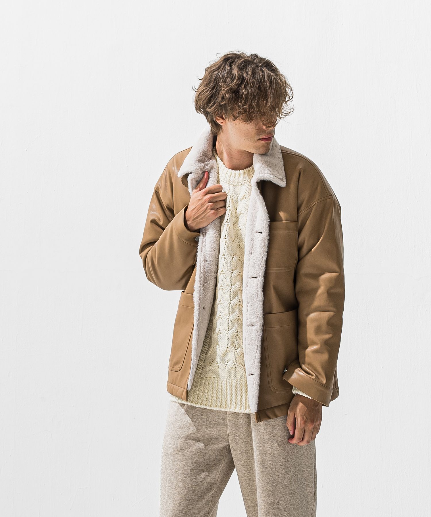 LEATHER FUR OVER G / エコレザー オーバーサイズ ムートンブルゾン風ジャケット (ベージュ) (11月中旬入荷予定) ※オーダー締切:9月7日(月)1時