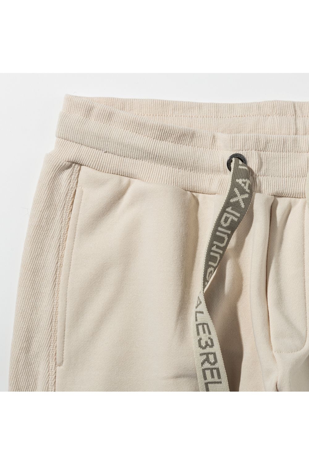 【26SS】 EMBOSSED LOGO JOGGER PANTS / エンボスロゴ ジョガーパンツ (ベージュ) (2月上旬入荷予定)