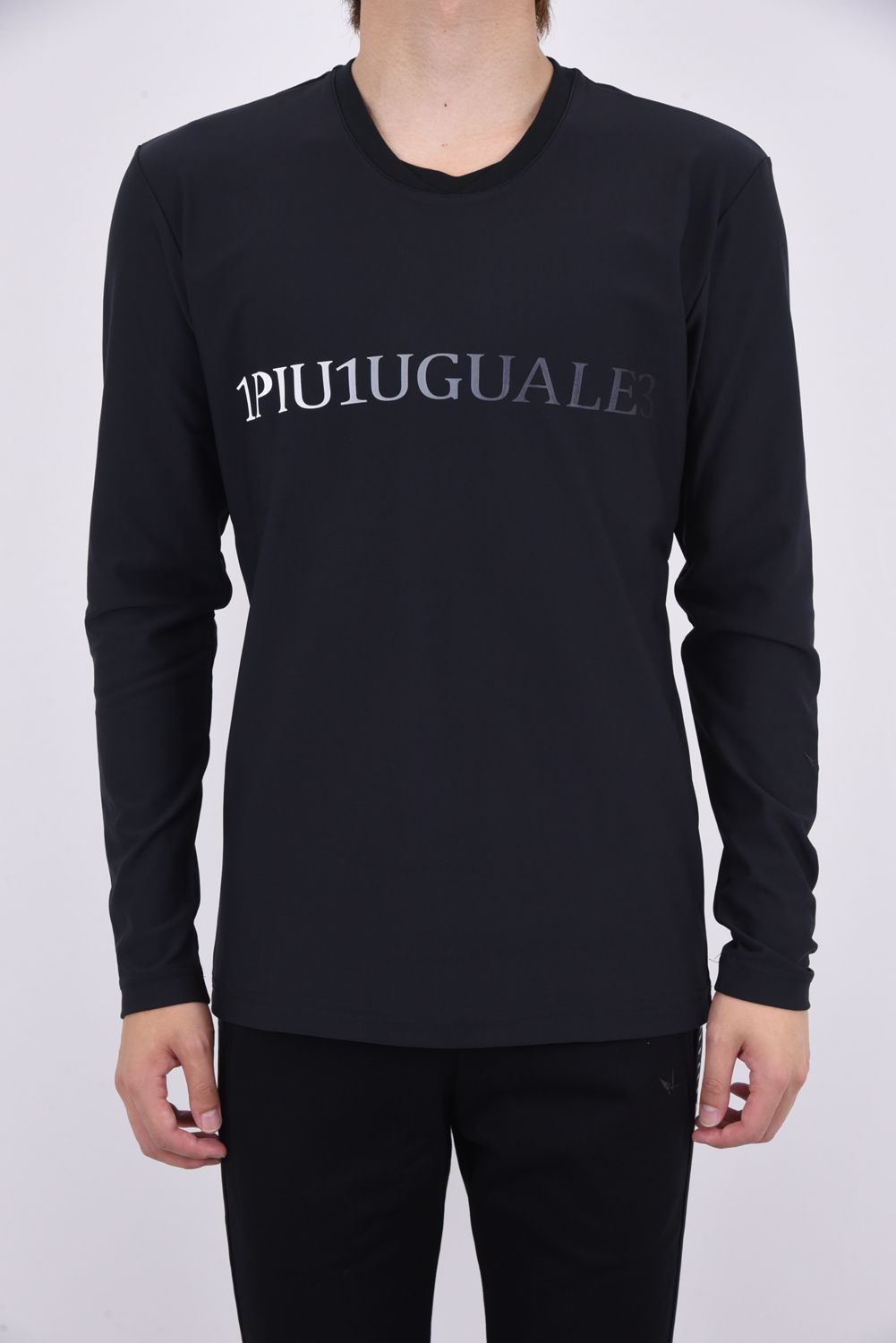 《1PIU1UGUALE3 SPORT》 113 SPORT HYBRID NECK L/S / ブランドロゴ Vネック ロングスリーブ Tシャツ ブラック