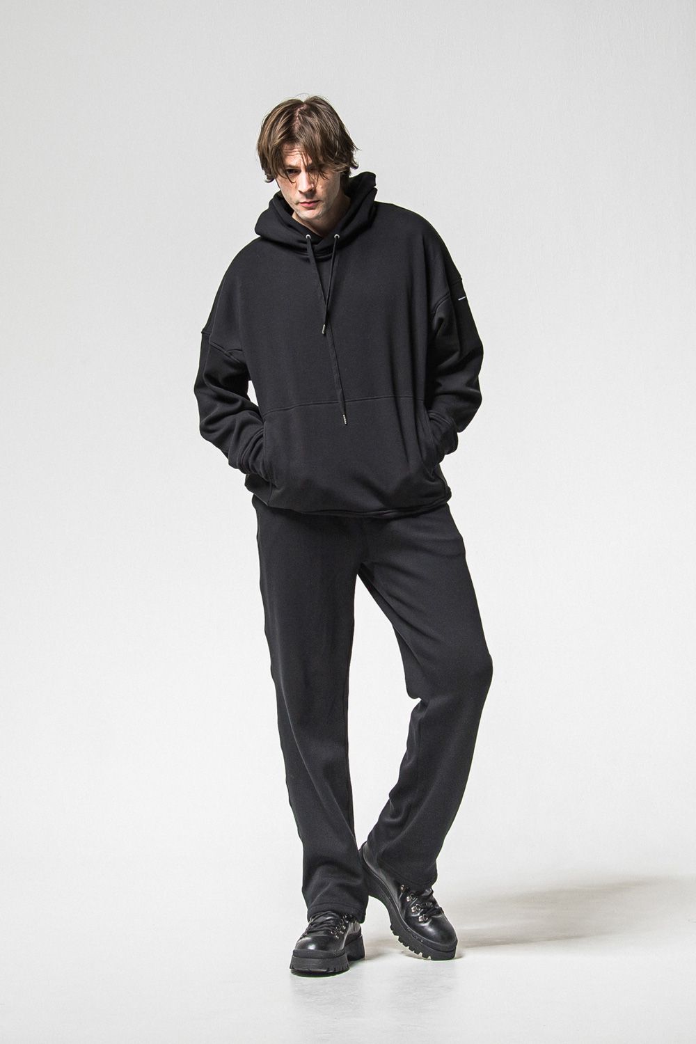VELOURS FLEECE WIDE TUCK PANTS / 裏起毛 ベロアフリース セミワイド ワンタック イージーパンツ (ブラック) (11月中旬入荷予定) ※オーダー締切：9月1日(月)18:00