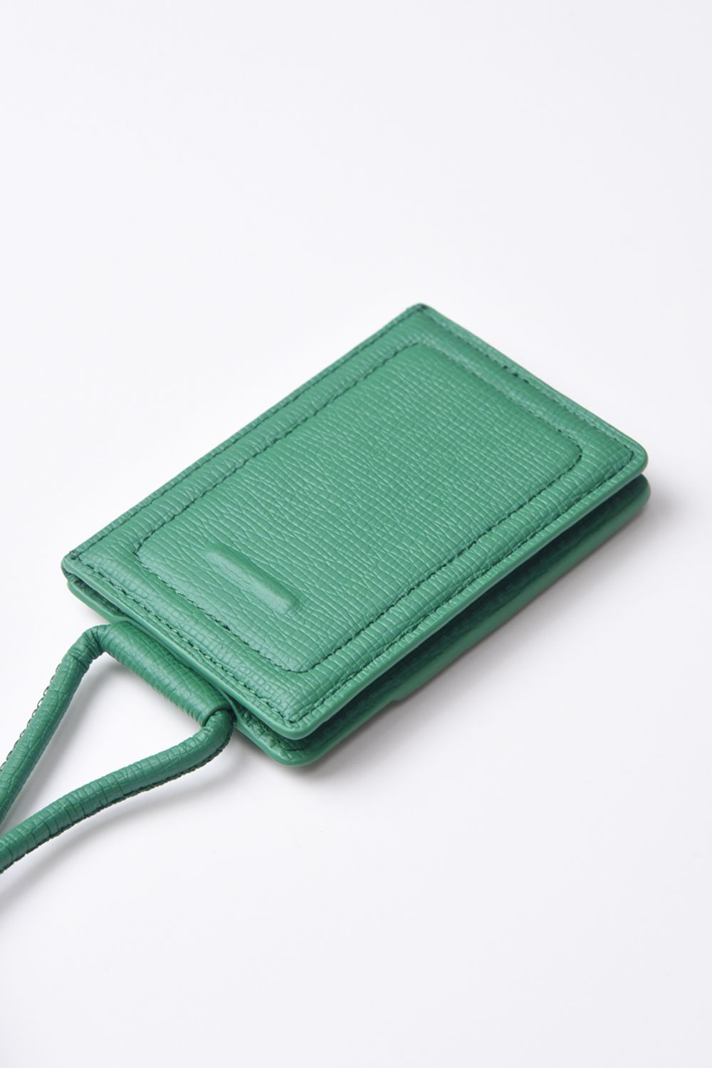 STRAPPED-ACCESSORY-CARDCASE / ストラップ付き MagSafe対応 ショルダーカードケース (ジョリーグリーン)