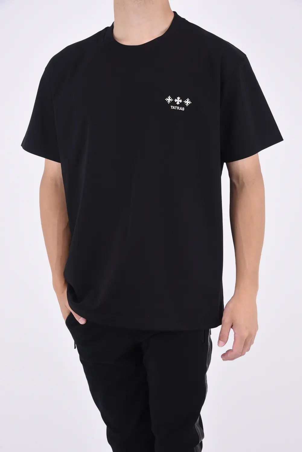 NUNKI (ヌンキ) / ブランドロゴ刺繍 ハーフスリーブ Tシャツ ブラック