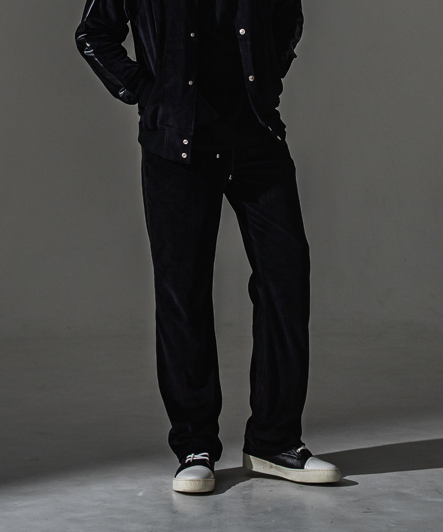 VELOUR SEMIWIDE TUCK PT / ベロア トラックパンツ (ブラック) (9月中旬入荷予定) ※オーダー締切:5月23日(土)17時