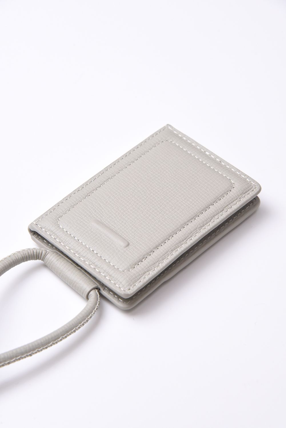 STRAPPED-ACCESSORY-CARDCASE / ストラップ付き MagSafe対応 ショルダーカードケース (ホワイトベージュ)