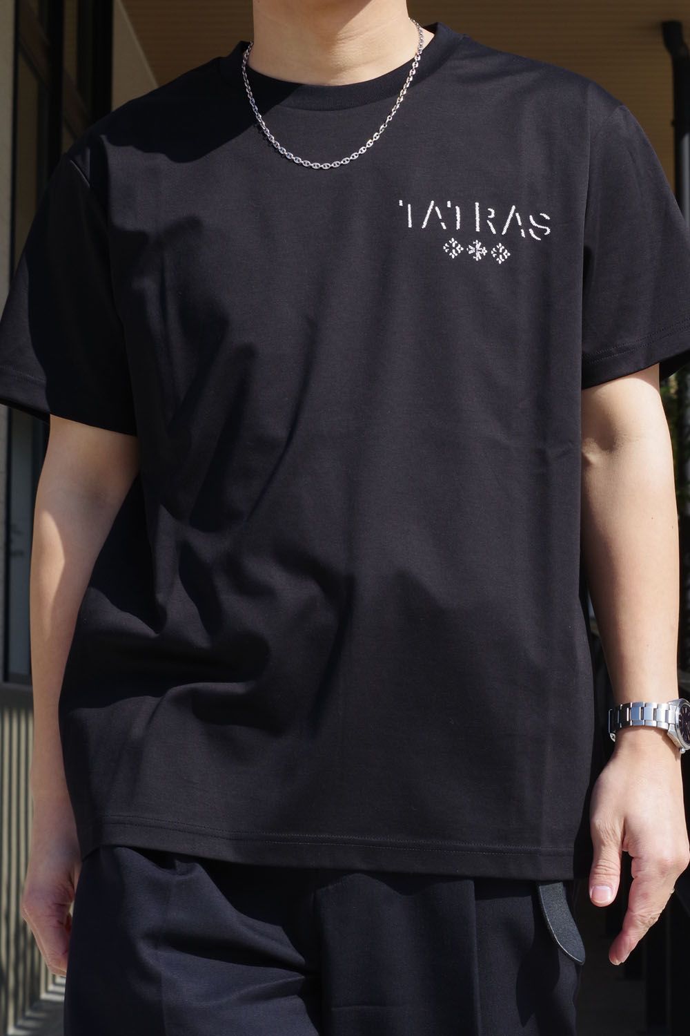 VIP価格【送料込】TATRAS LOGADO ブラックロゴ メンズ Tシャツ TATRAS - LOGADO (ロガード) / ロゴ クルーネック 半袖 Tシャツ