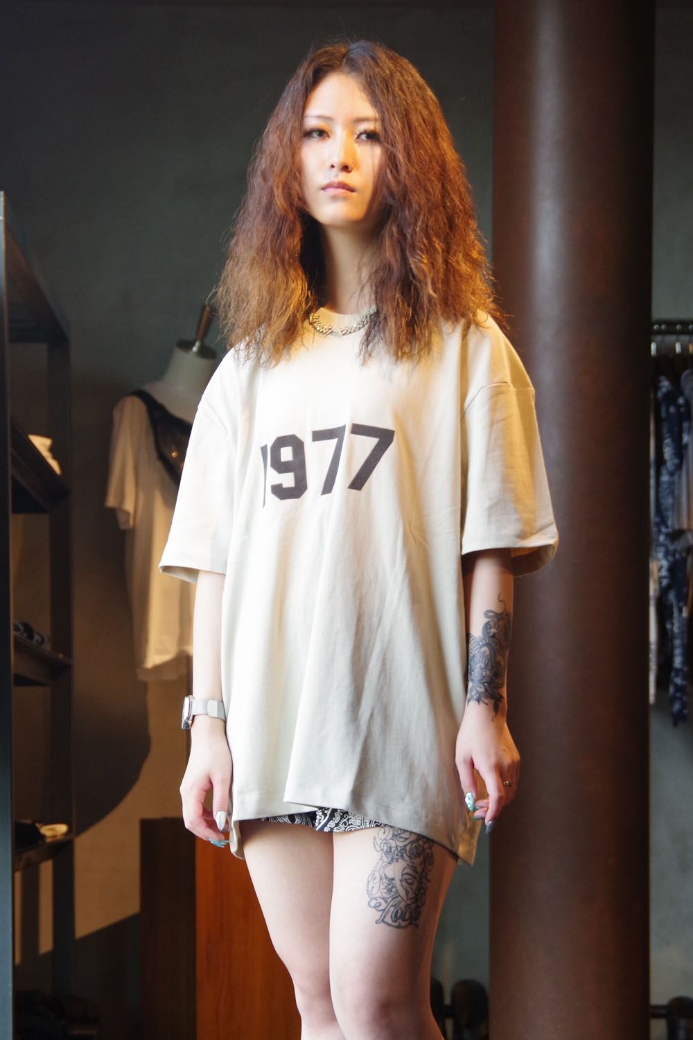 FOG ESSENTIALS - ESSENTIALS 1977 SS T-SHIRT / 1977 半袖 Tシャツ アイアン ホワイト |  gossip