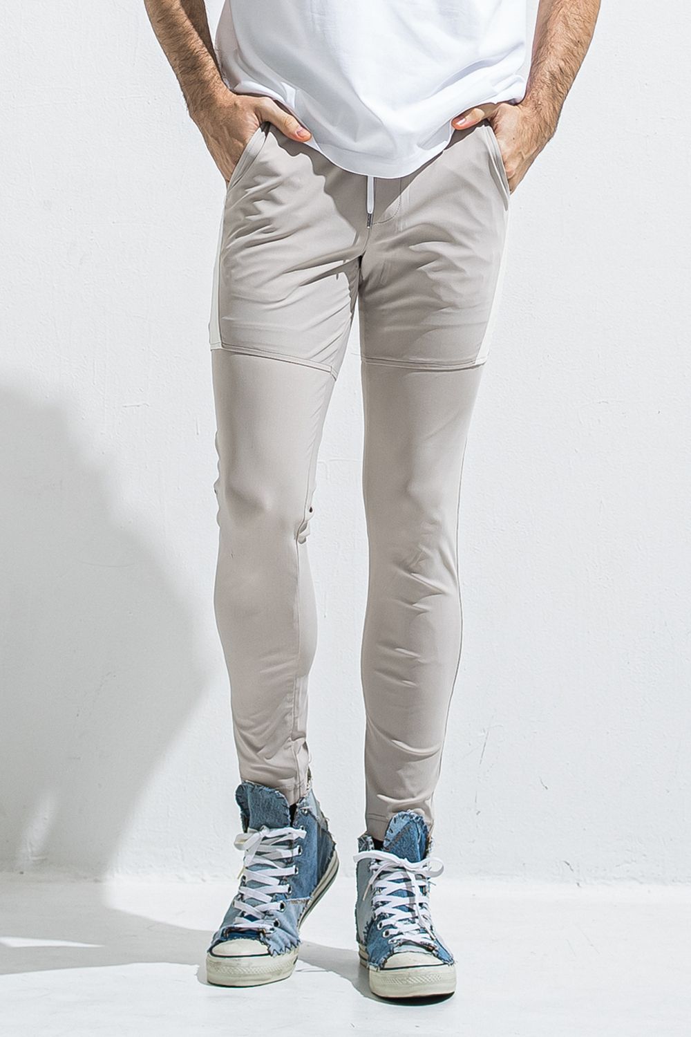 TYLER NYLON PANTS / ストレッチナイロン サイドライン タイトテーパード イージーパンツ (グレージュ) (5月中旬頃入荷予定) ※オーダー締切:2月15日(日)18時