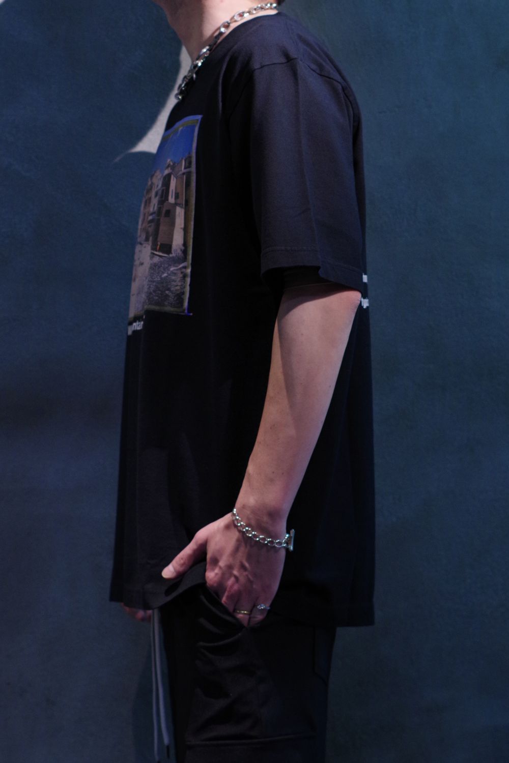 "GENOVA" PHOTO T-SHIRT / フォトプリント レギュラーシルエット クルーネック 半袖 Tシャツ ブラック