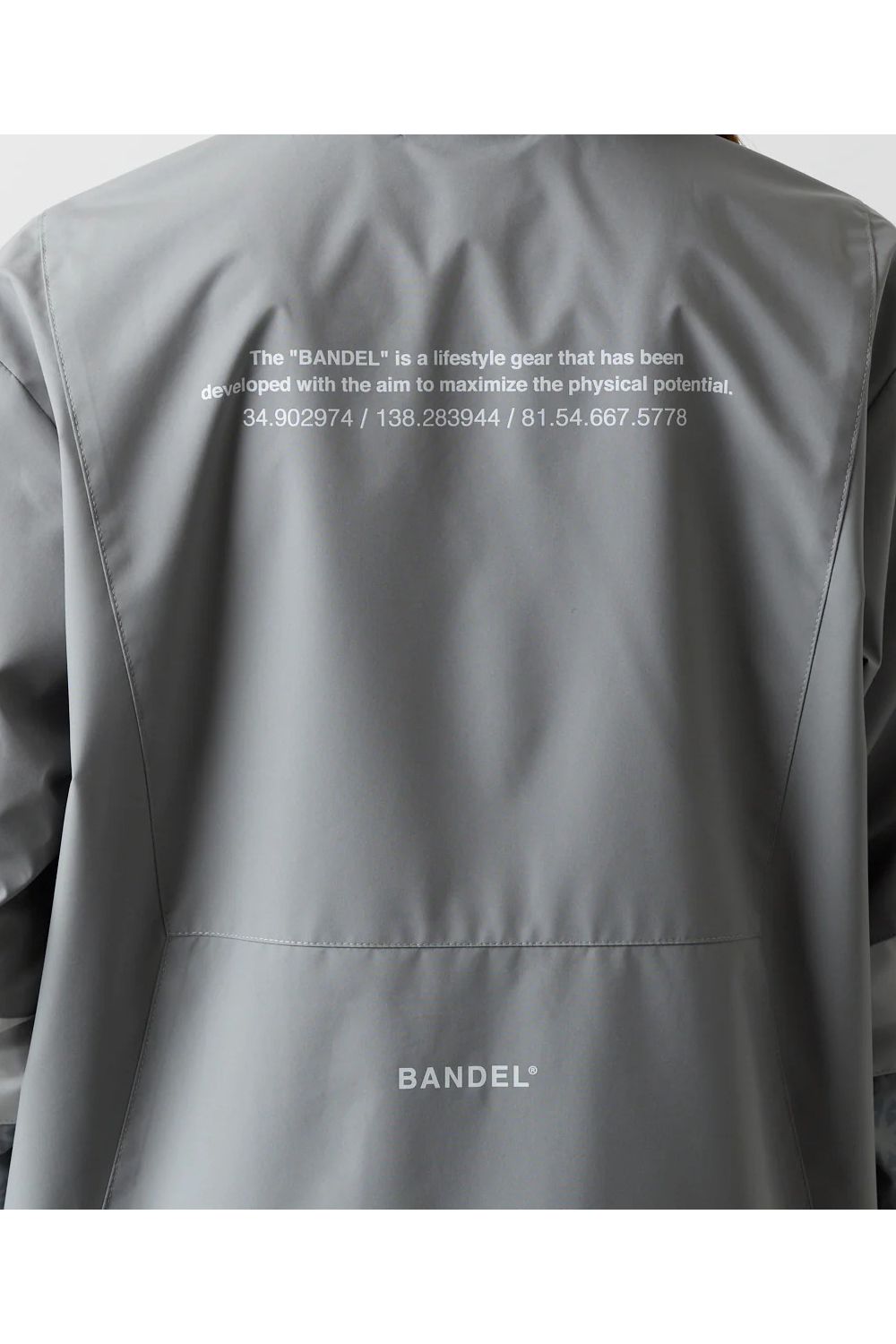 【25AW】【レディース】 SWITCH SLEEVE WIND STOPPER / 異素材切り替え ウィンドストッパージャケット (グレー)