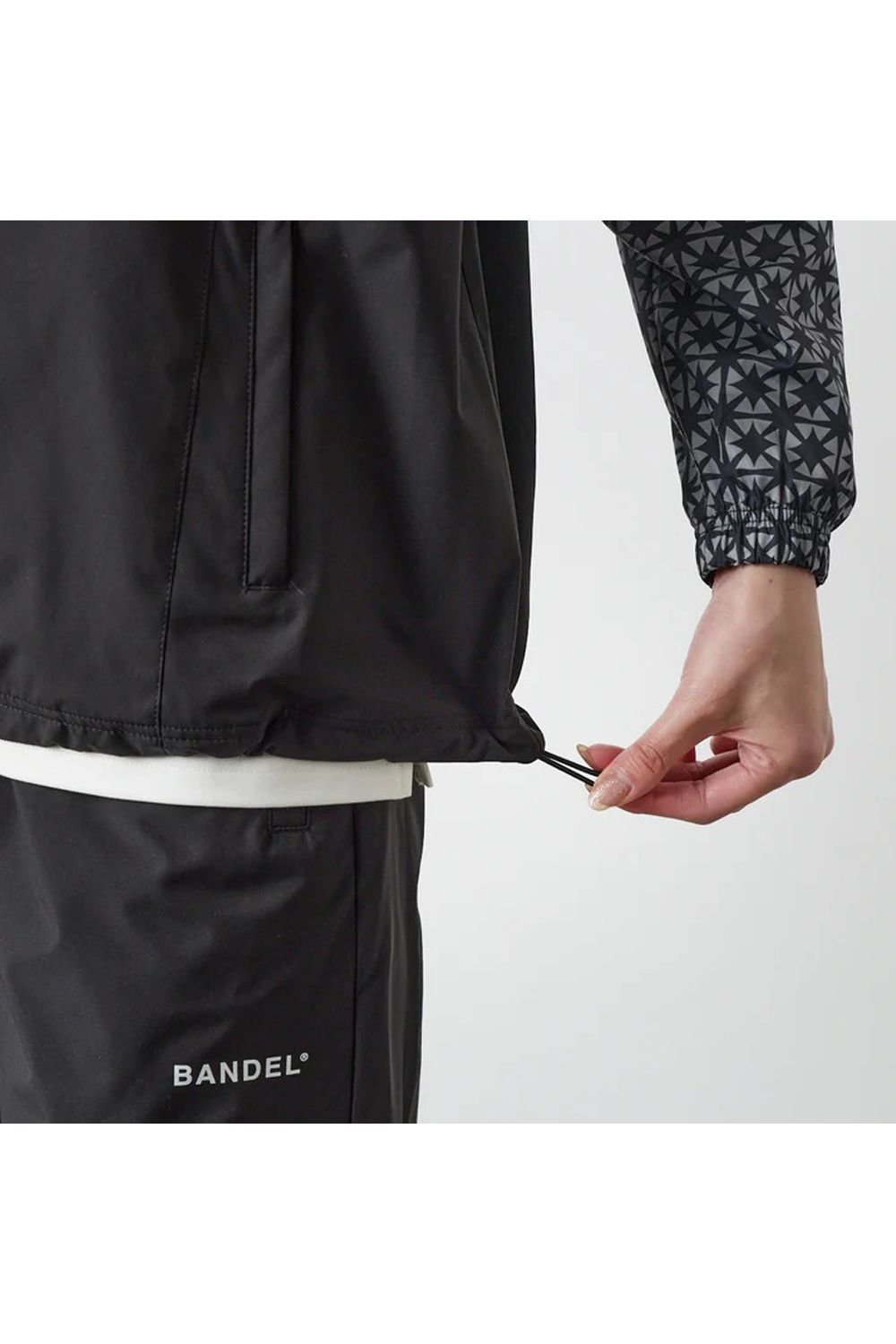 【25AW】【レディース】 SWITCH SLEEVE WIND STOPPER / 異素材切り替え ウィンドストッパージャケット (ブラック)