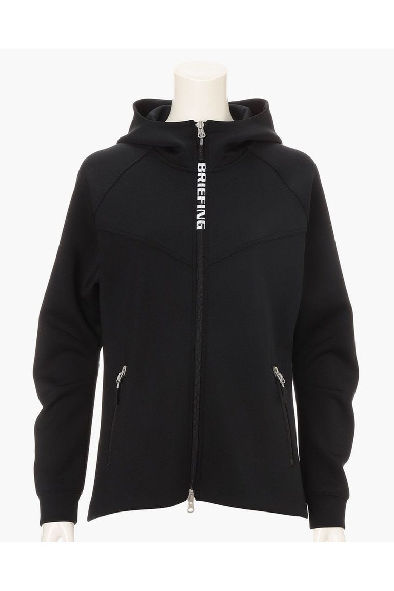 伸縮性に優れたストレッチジャージ素材を採用。
肩の可動域に配慮したラグランスリーブの切り替えを配しました。