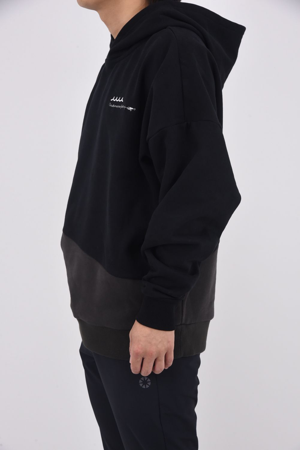 【25AW】【ユニセックス】 BIG PULLOVER HOODIE (MMF) / 夢達 ビッグシルエット バイカラー プルオーバーパーカー (ブラック)