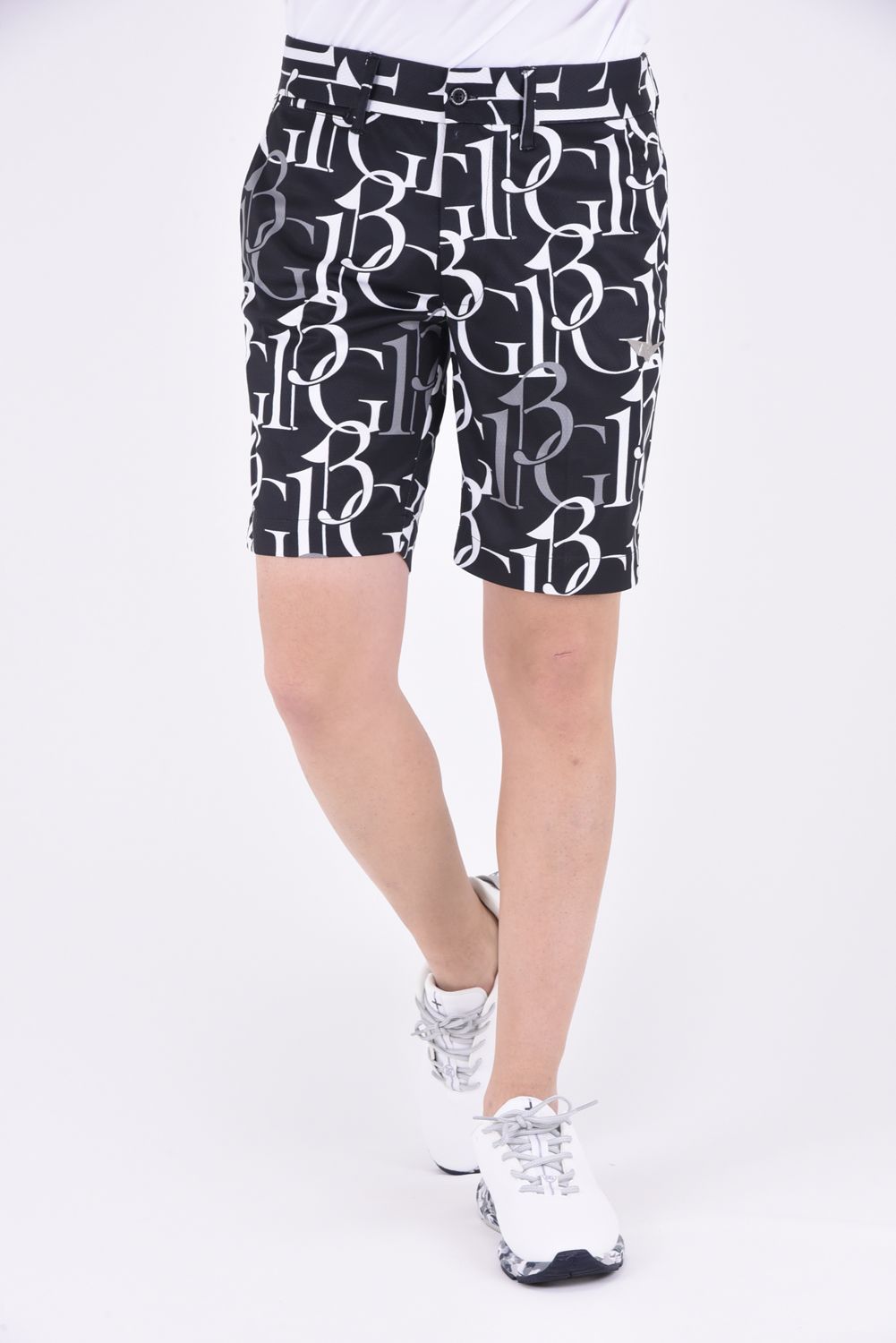 美品 1piu1uguale3 R Logo Shorts VI-