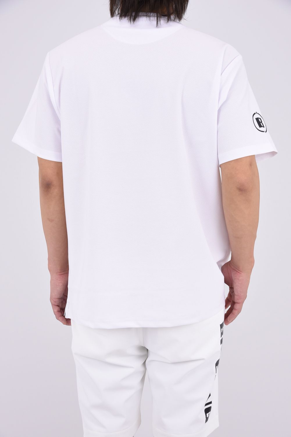 【26AW】 MEN’S EARTH MESH HIGHNECK / ストレッチメッシュ生地 BGロゴプリント モックネックTシャツ (ホワイト)