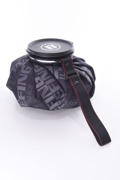 【26SS】【プレゼント好適品】【返品・交換不可】 SHADOW LOGO JQ ICE PACK / バイアスロゴジャカード アイスバッグ (ブラック)