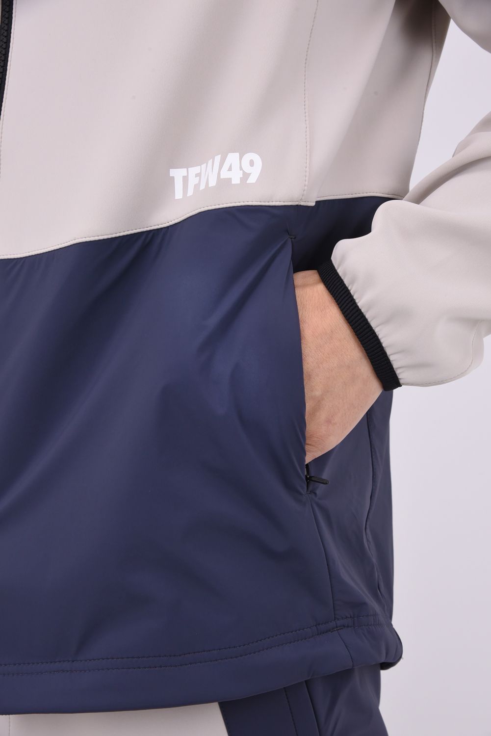 【26AW】 ACTIVE HOODED JACKET / ストレッチナイロン&ダンボールニット フーデッドジャケット (グレージュ/チャコール)
