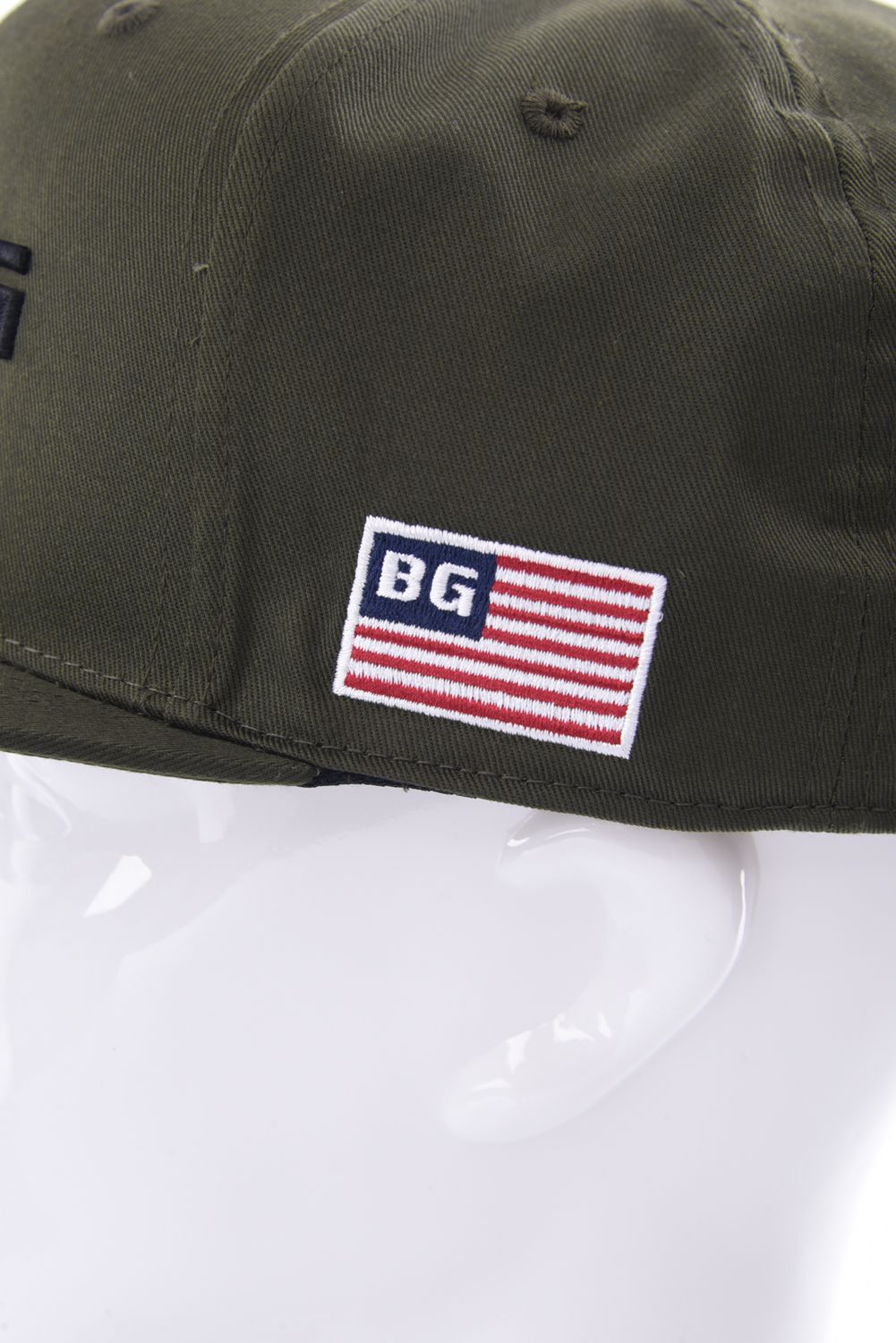 MENS BASIC FLAT VISOR CAP / ブランドロゴ ベーシック フラットキャップ オリーブ