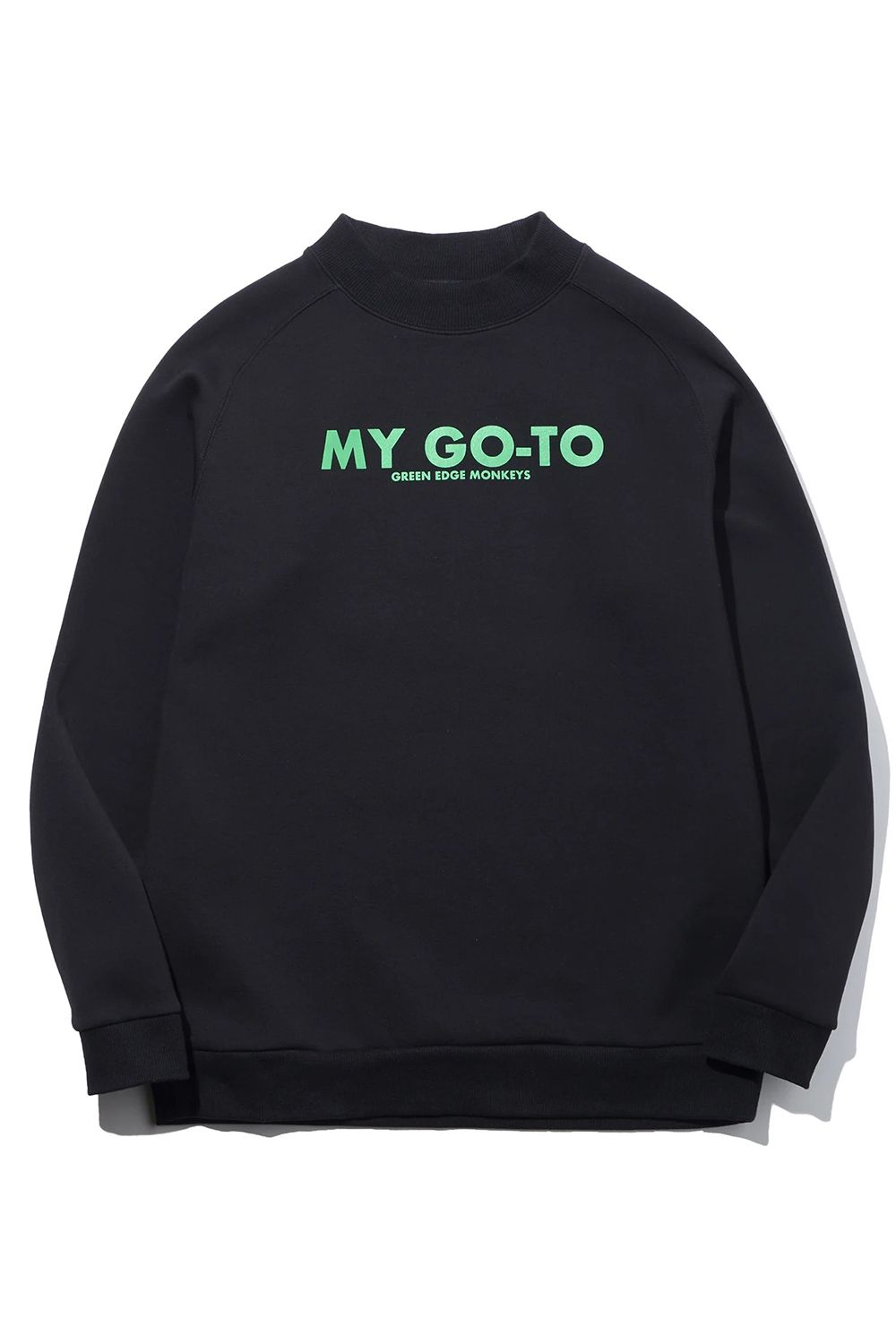 【26AW】 【ユニセックス対応】 COTTON STRETCH MOCK NECK / ダンボール素材 バックプリント モックシャツ (ブラック)
