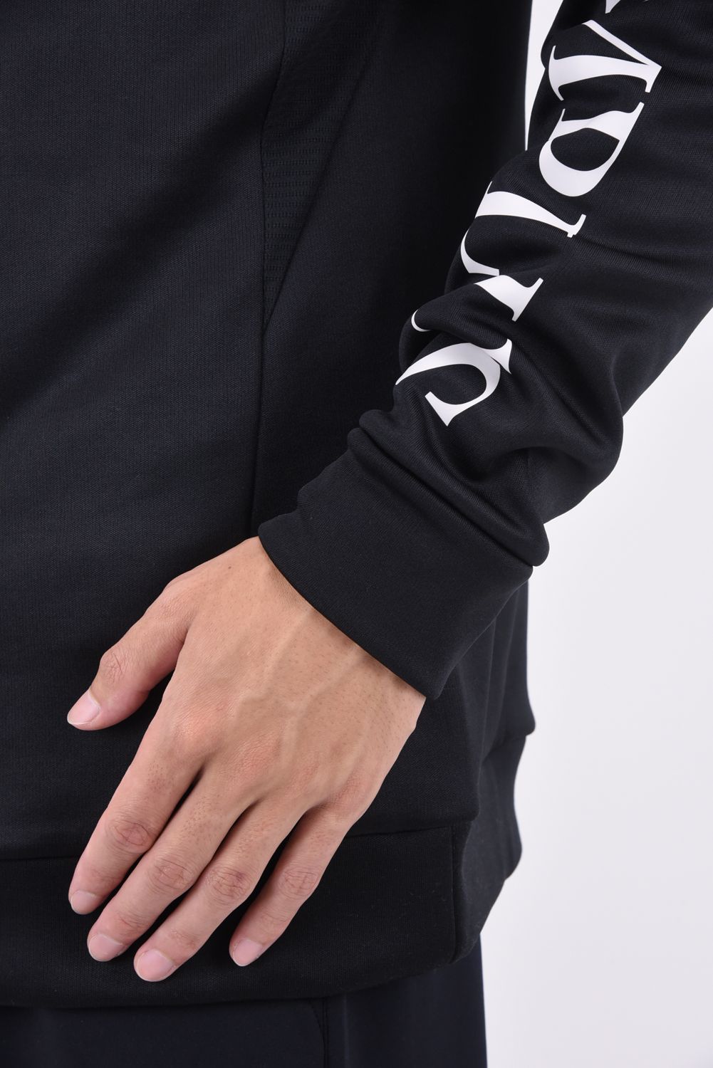 HIGH NECK BRUSHED BACK / ランダム ラインストーン ハイネックTシャツ ブラック