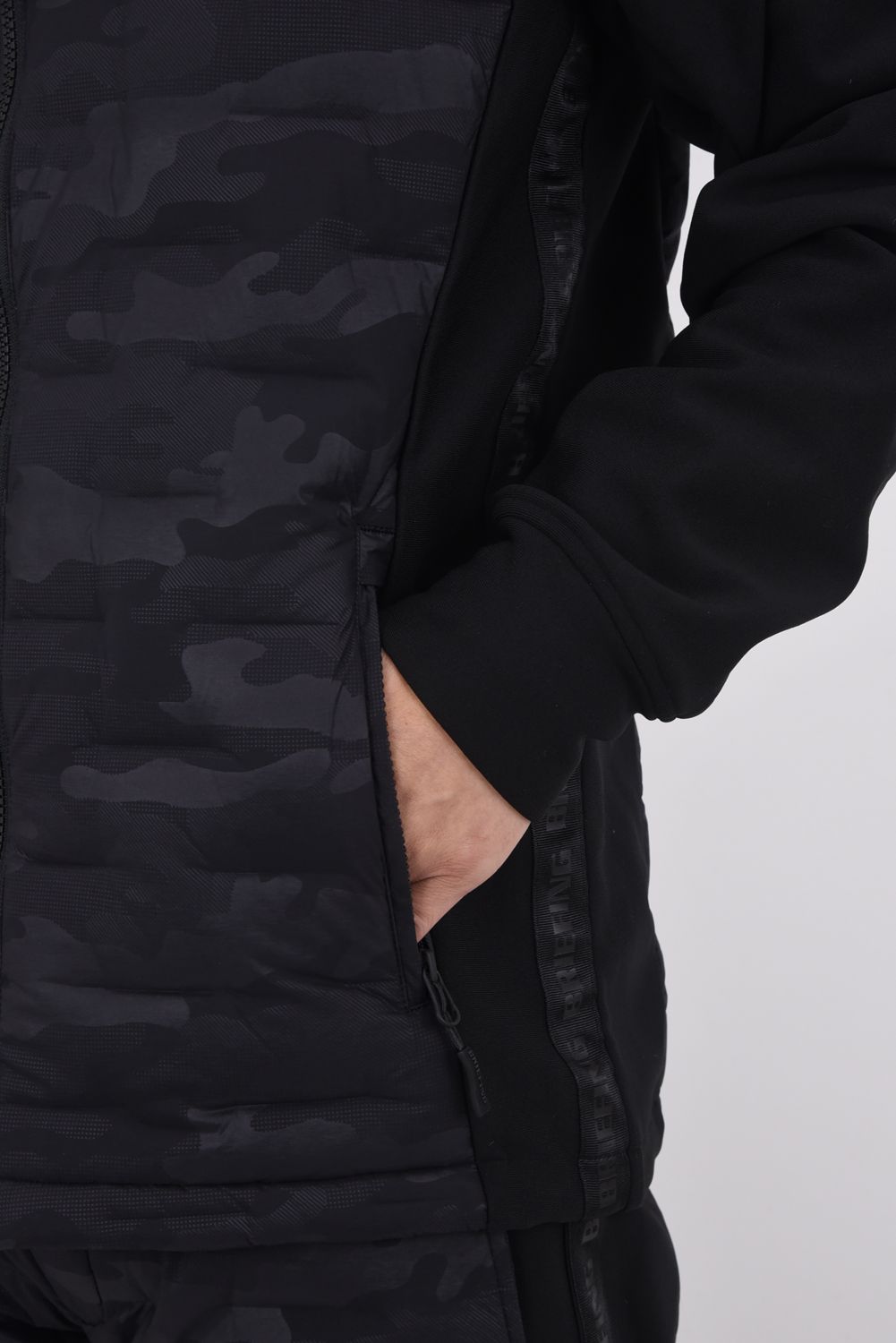 【25AW】 MEN'S HYBRID DOWN PARKA / ストレッチタフタ ダイヤモンドロゴ ハイブリッドダウンジップパーカー (ブラック/カモ)