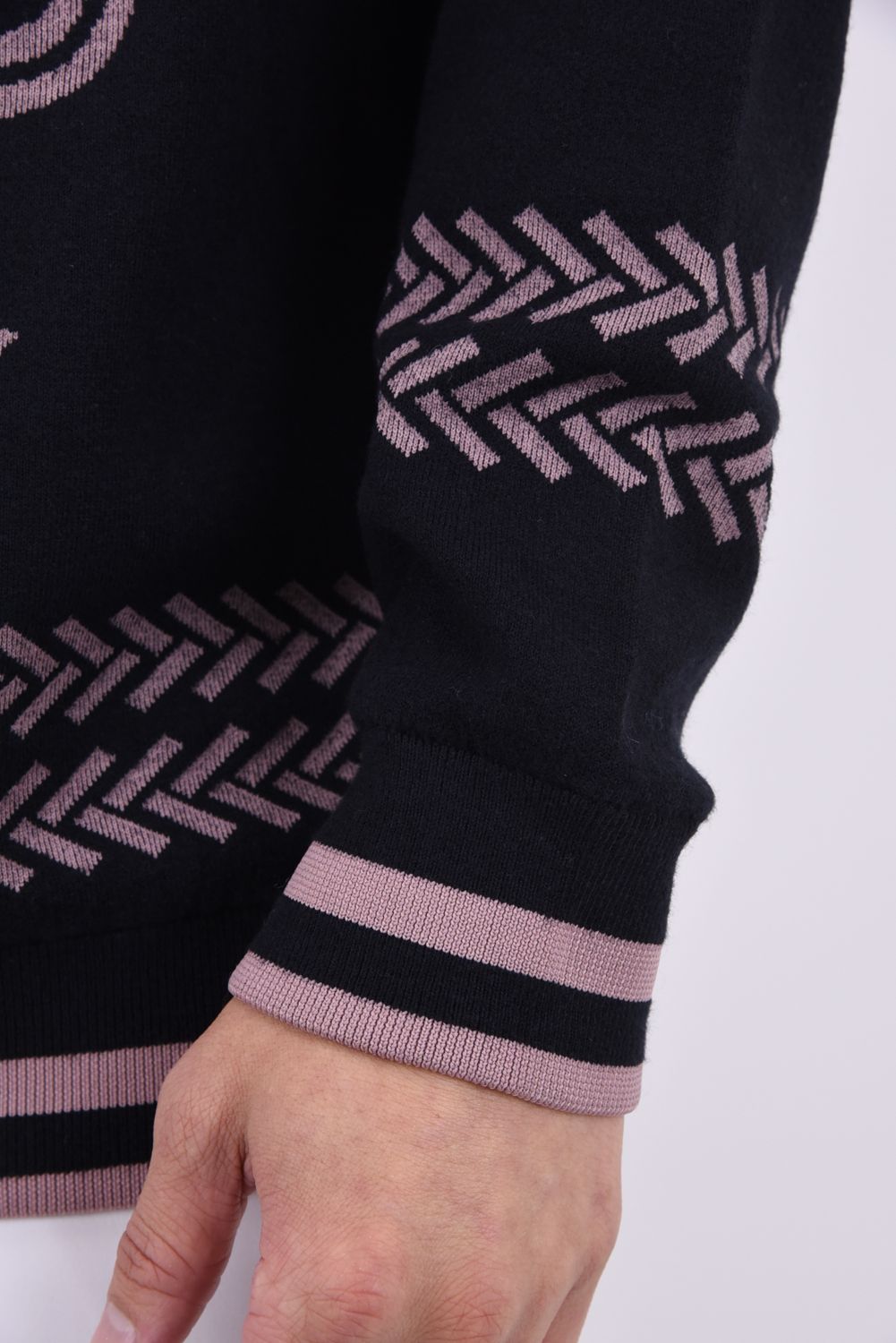 【26AW】 TRIUMPH CASHMERE BLEND KNIT / チャンピオンシップエンブレム カシミヤブレンド ニットプルオーバー (ブラック)