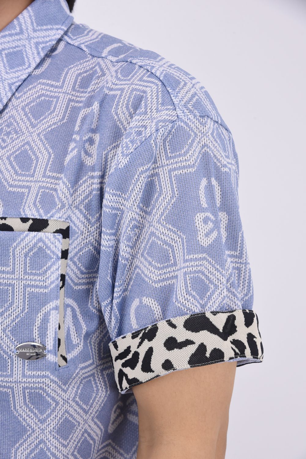 【26SS】 DOMINANT MESH SHIRT / ジオメトリックパターン総柄 ジャパンメイド メッシュポロシャツ (サックス)