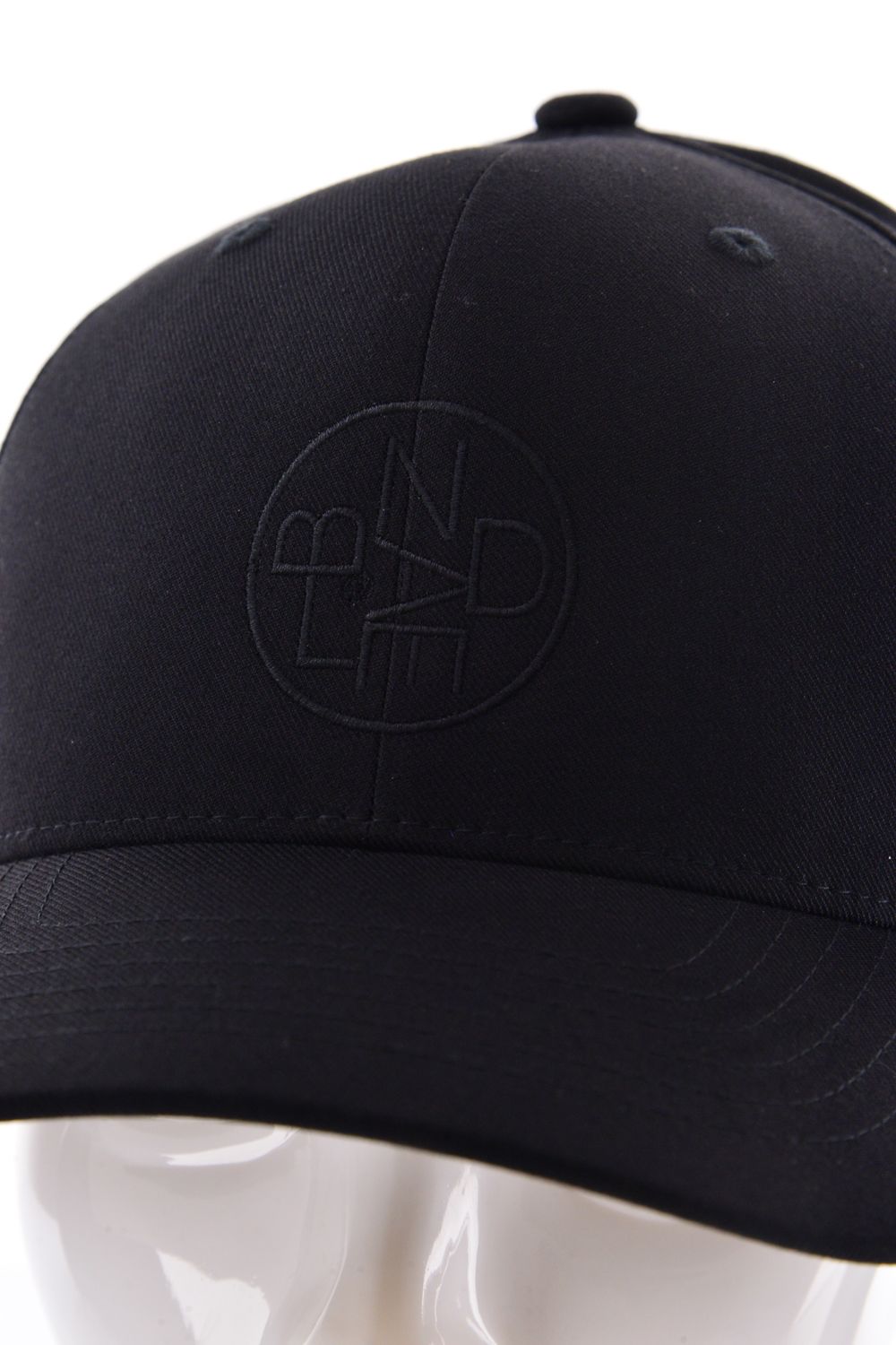 【ポイント10倍】【26SS】 MESSED LOGO CAP /  ロゴ刺繍 スポーツキャップ (ブラック)