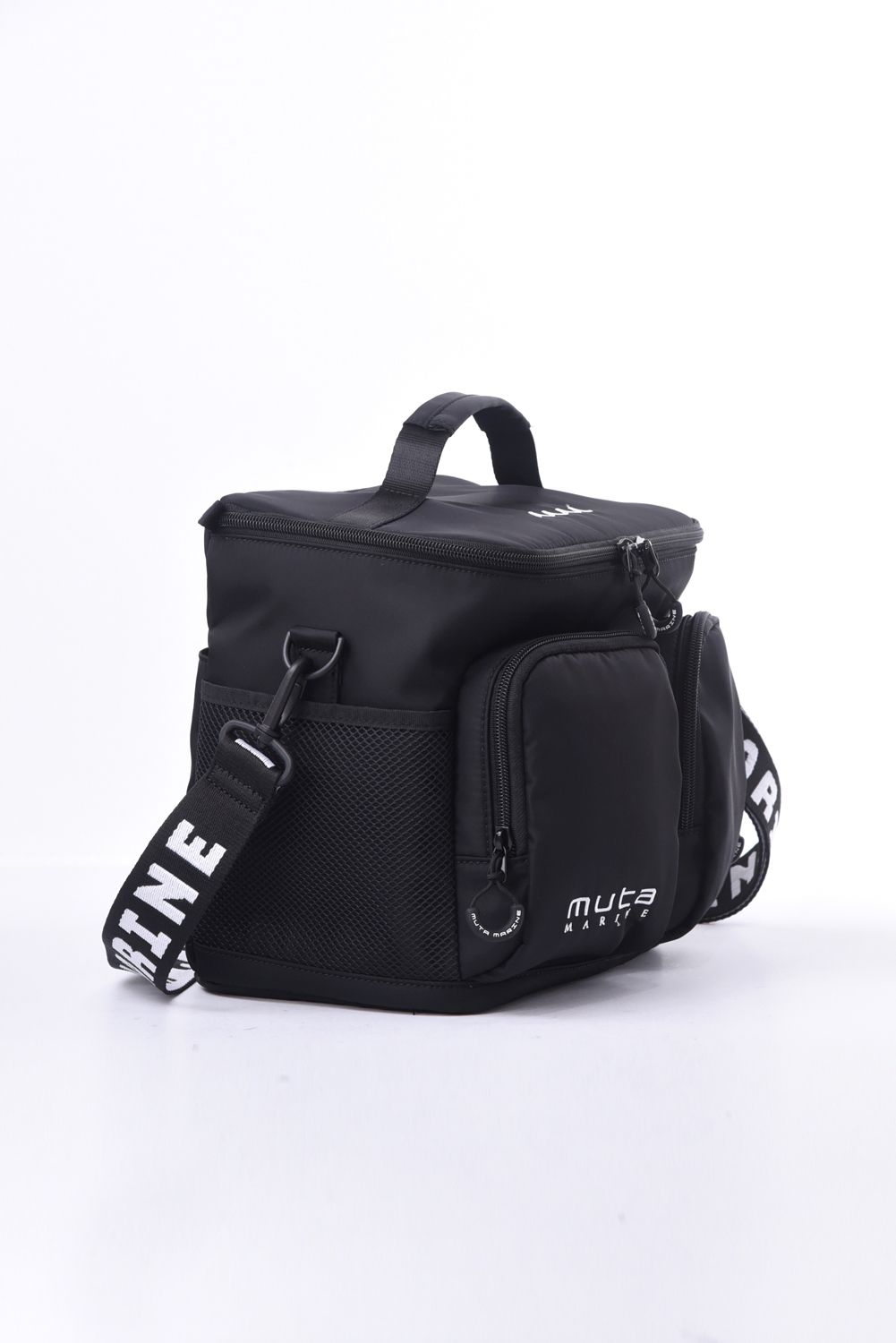 COOLER BAG / ブランドロゴ ショルダーストラップ付き クーラーバッグ ブラック